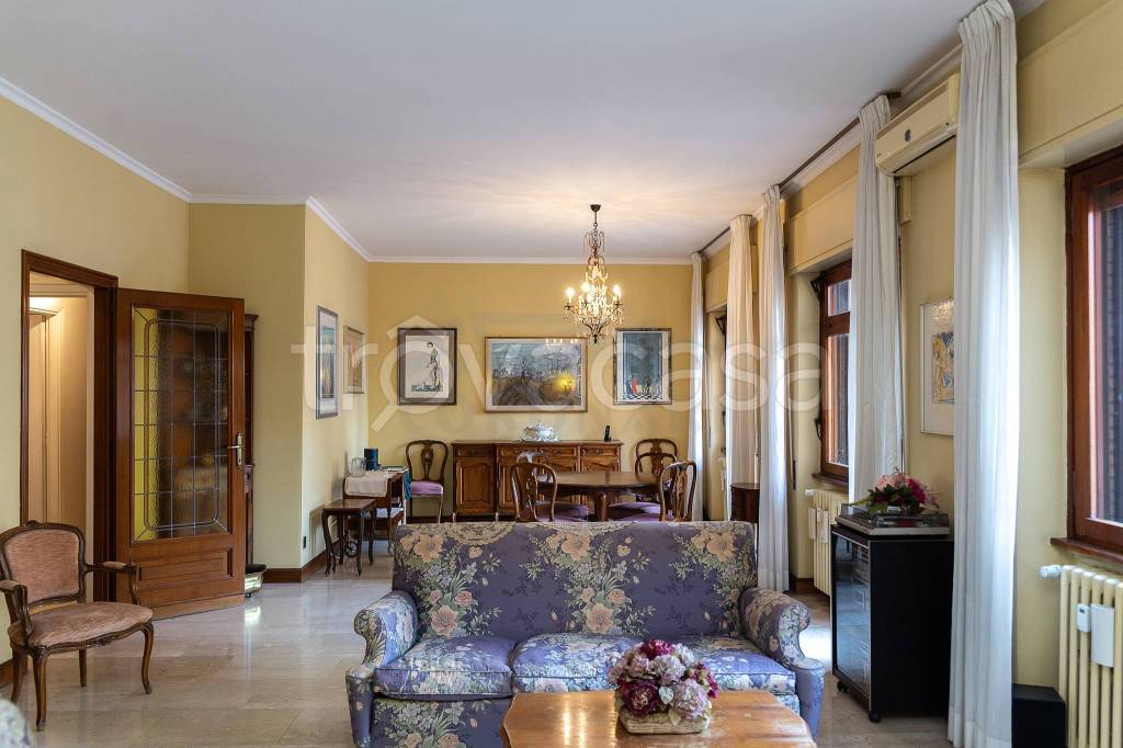 Appartamento in vendita a Roma via Minucio Felice