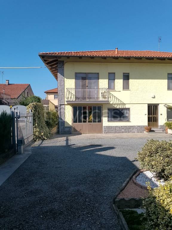 Villa in vendita a None via Roma, 88