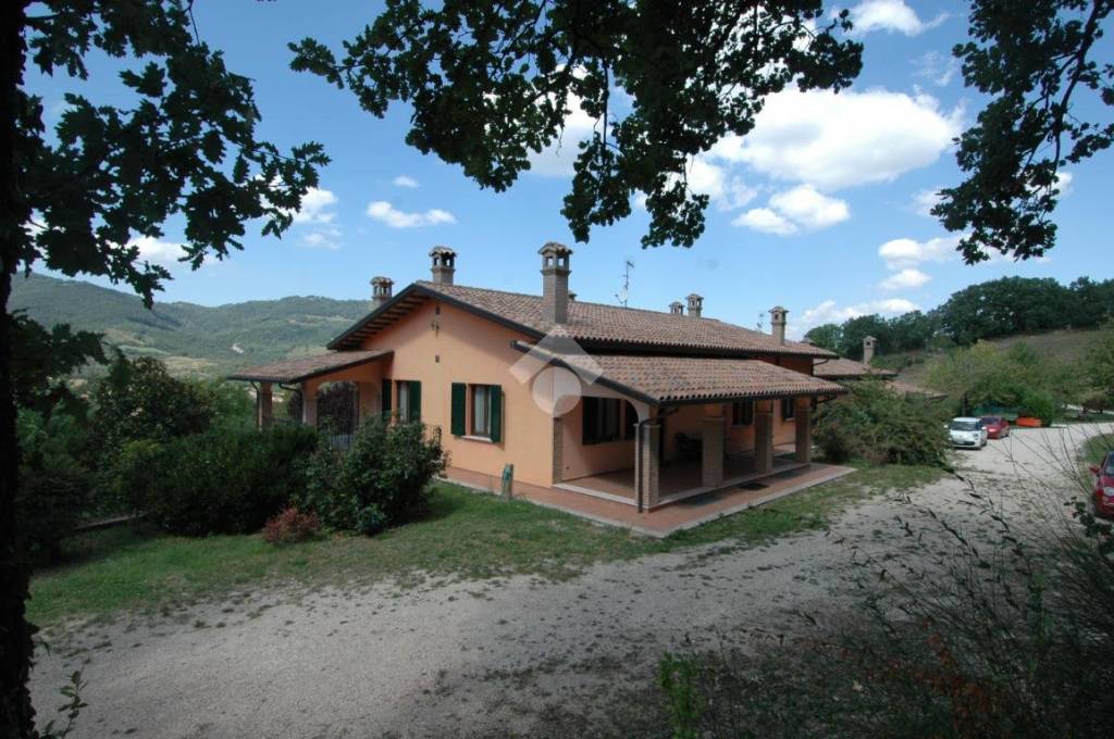 Villa Bifamiliare in vendita a Nocera Umbra via Largnano