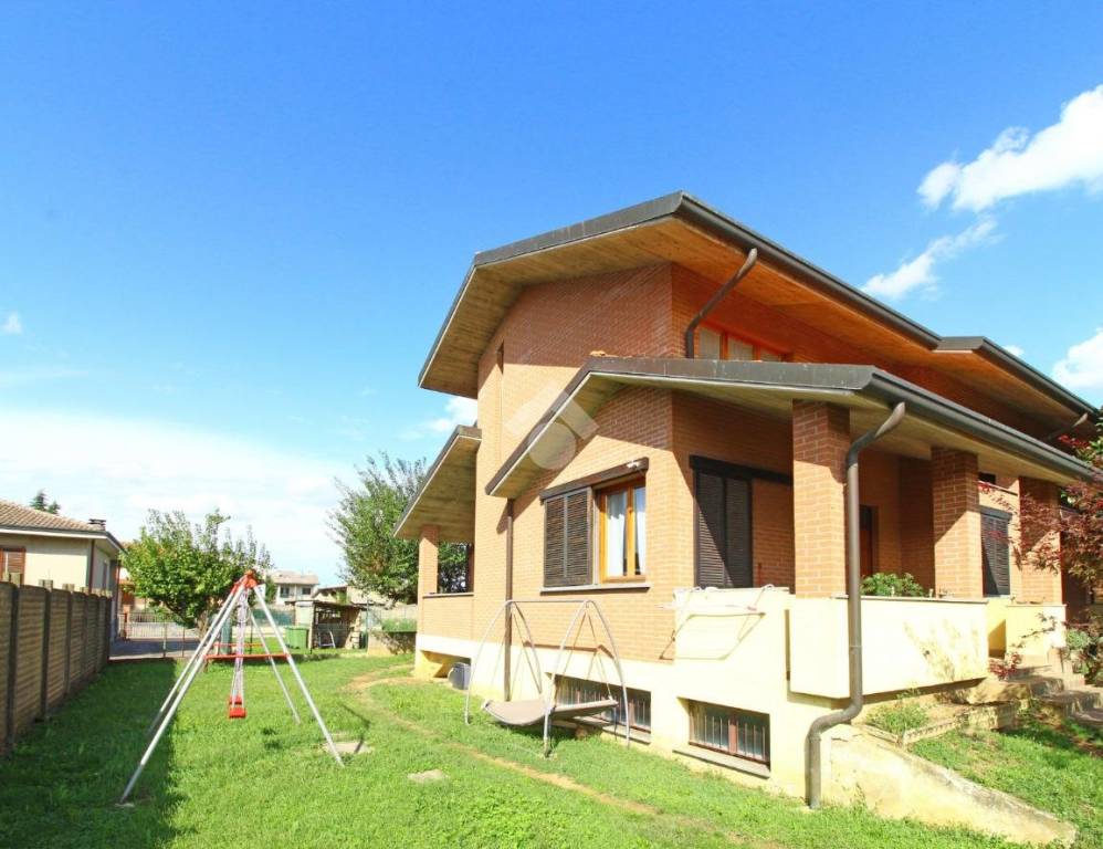 Villa Bifamiliare in vendita ad Agrate Brianza via Alcide De Gasperi