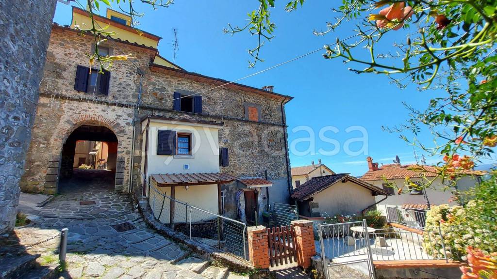 Casa Indipendente in vendita a Bagni di Lucca via Aia Landi, 13