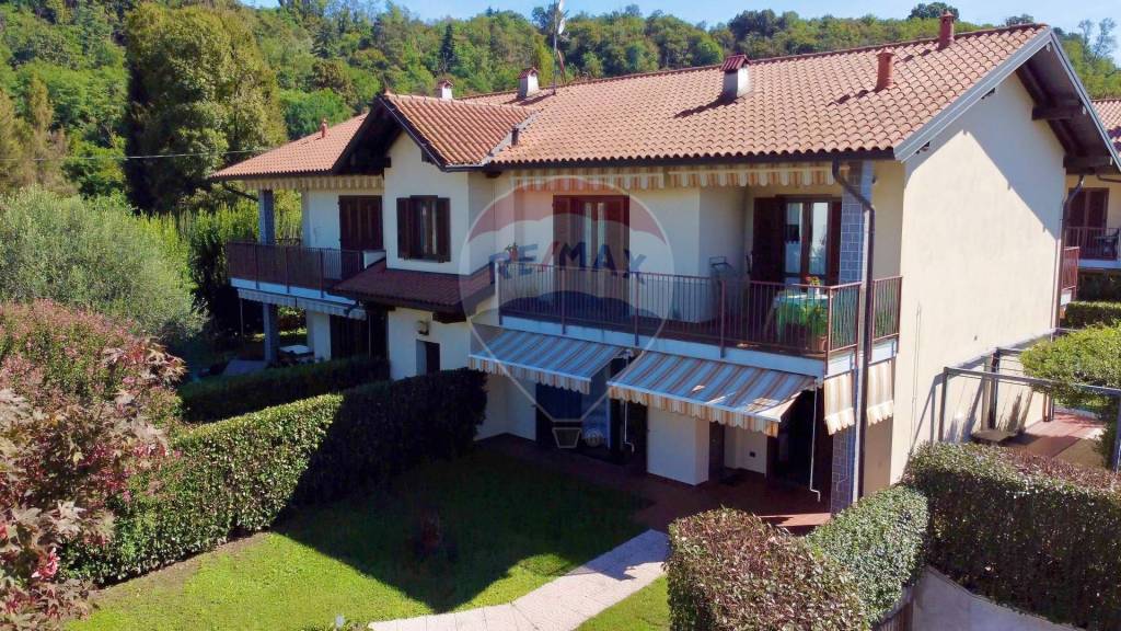 Villa Bifamiliare in vendita a Sesto Calende via Gerboso, 22