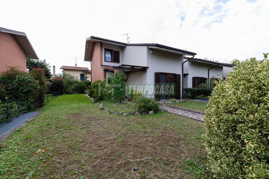 Villa a Schiera in vendita a Vimercate via Giovanni Pascoli, 19