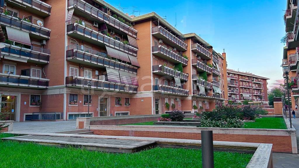 Appartamento in vendita a Roma via Ettore Rota