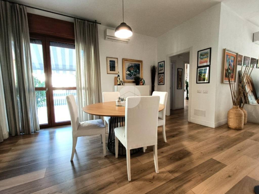 Appartamento in vendita a Carate Brianza via Claudio Cesana, 26