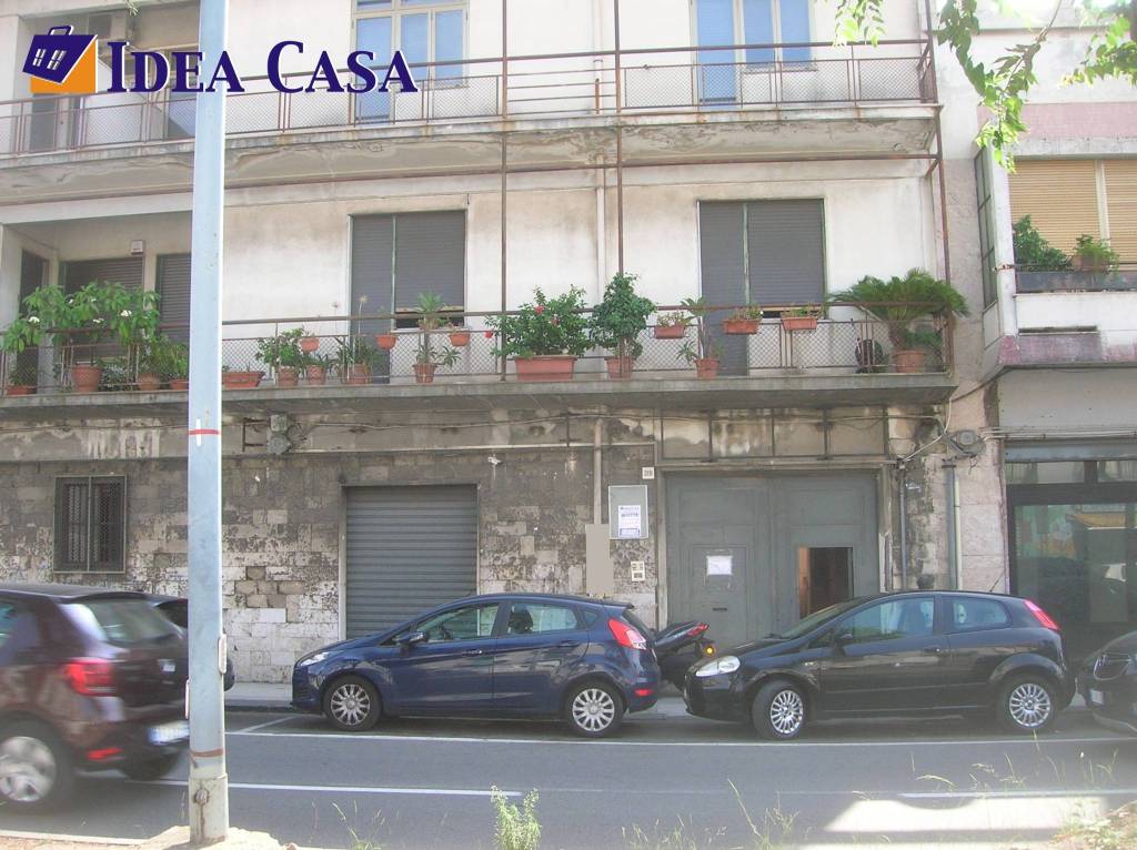 Negozio in vendita a Messina via Giuseppe La Farina, 281