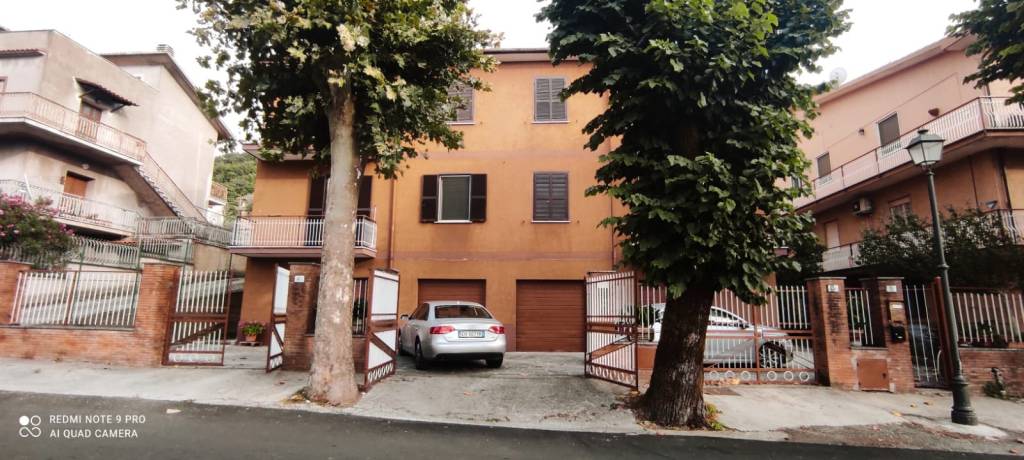 Appartamento in vendita a Scandriglia viale Giosuè Carducci, 51