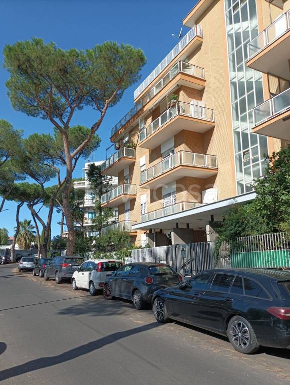 Appartamento in vendita a Roma via Fulvio Maroi