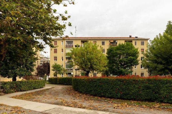 Appartamento in vendita a Milano via Medeghino, 24