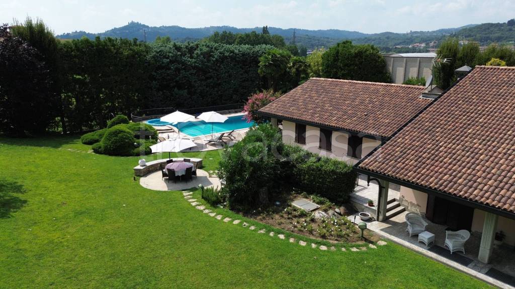 Villa in vendita a Calco via Nazionale