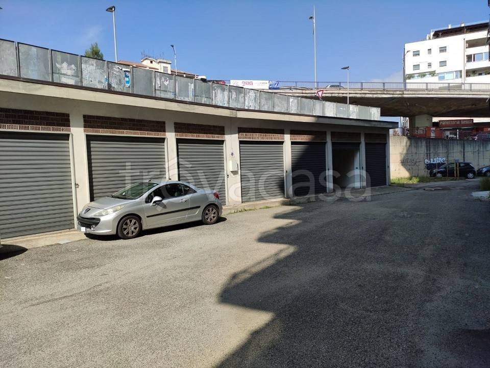 Garage in affitto a Cosenza viale Giacomo Mancini