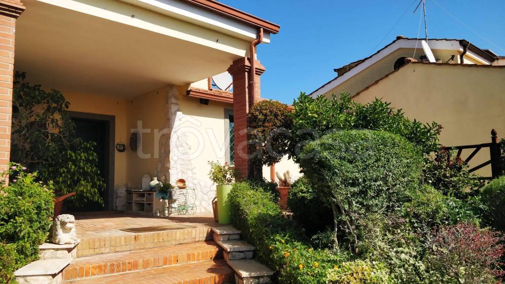 Villa in vendita a Pomezia via Afrodite