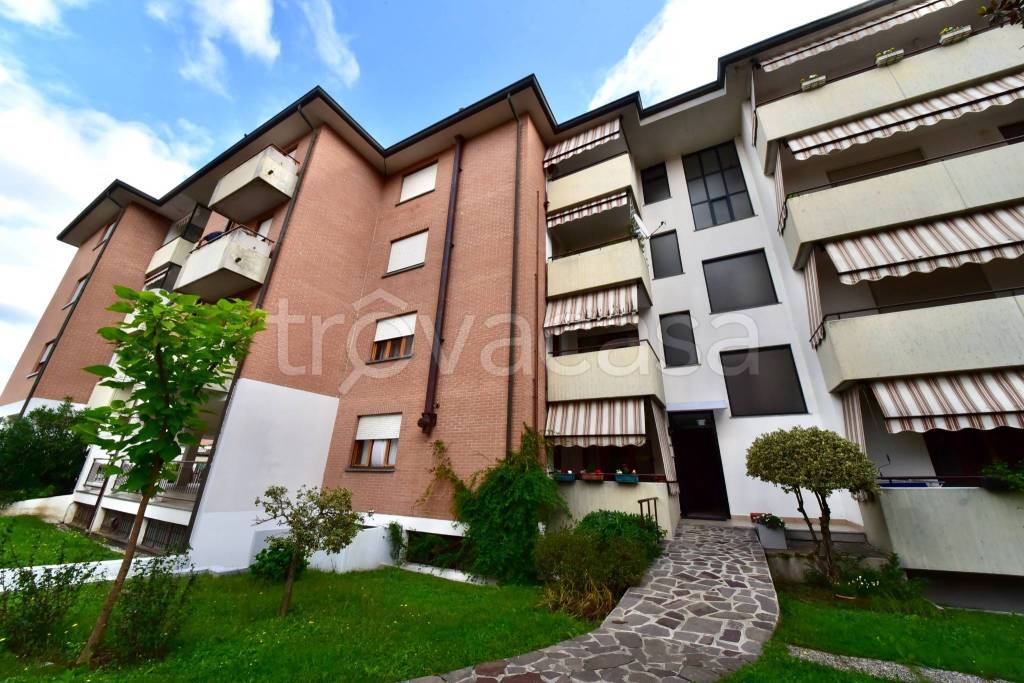 Appartamento in vendita a Lentate sul Seveso via Luigi Pirandello, 6