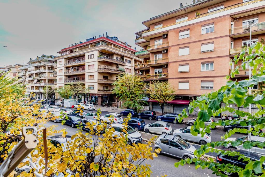 Appartamento in vendita a Roma via dei Velieri