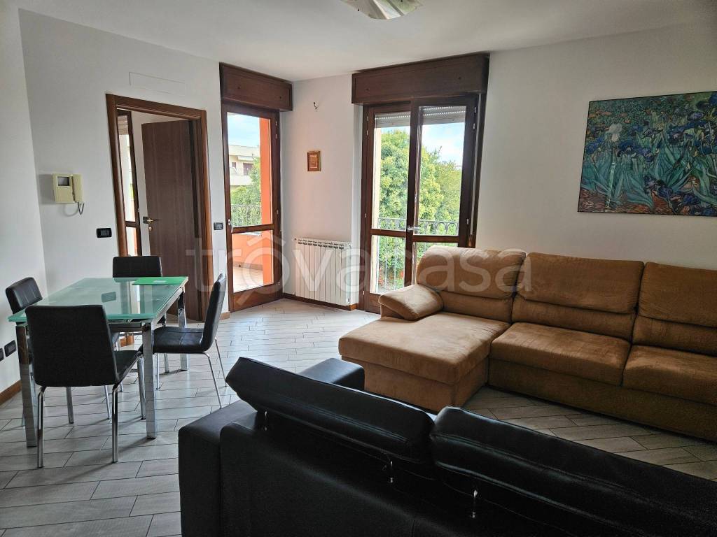 Appartamento in affitto a Bernareggio via Emilia