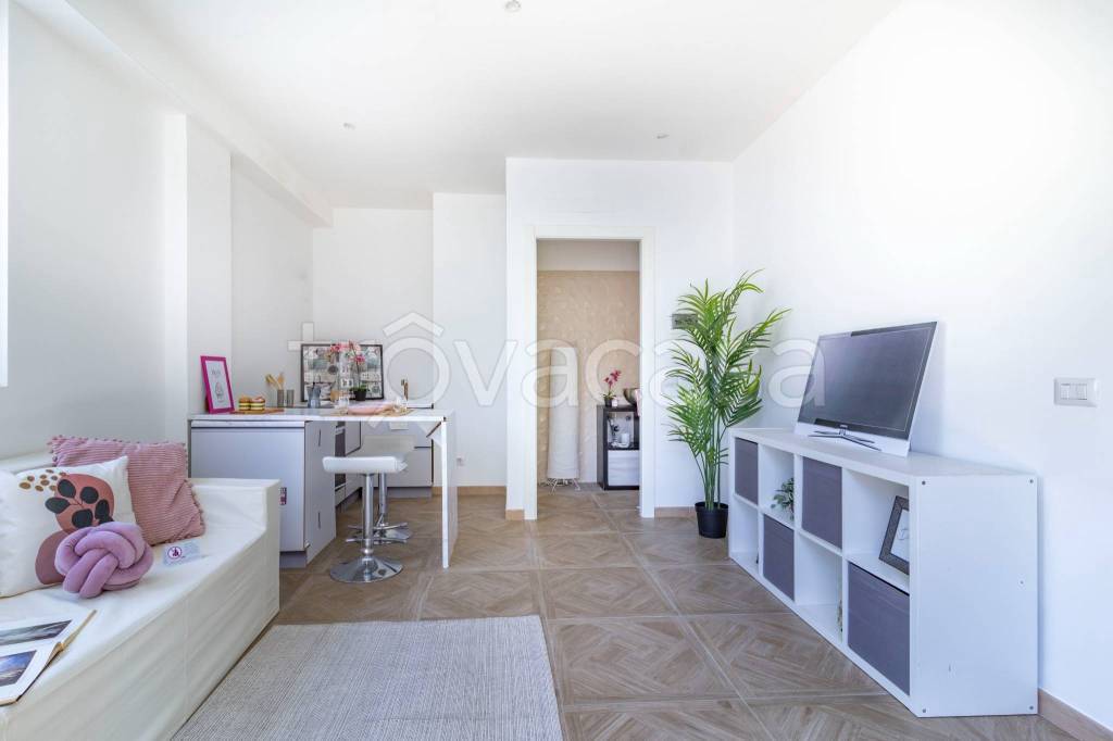 Appartamento in vendita a Milano viale Famagosta, 40