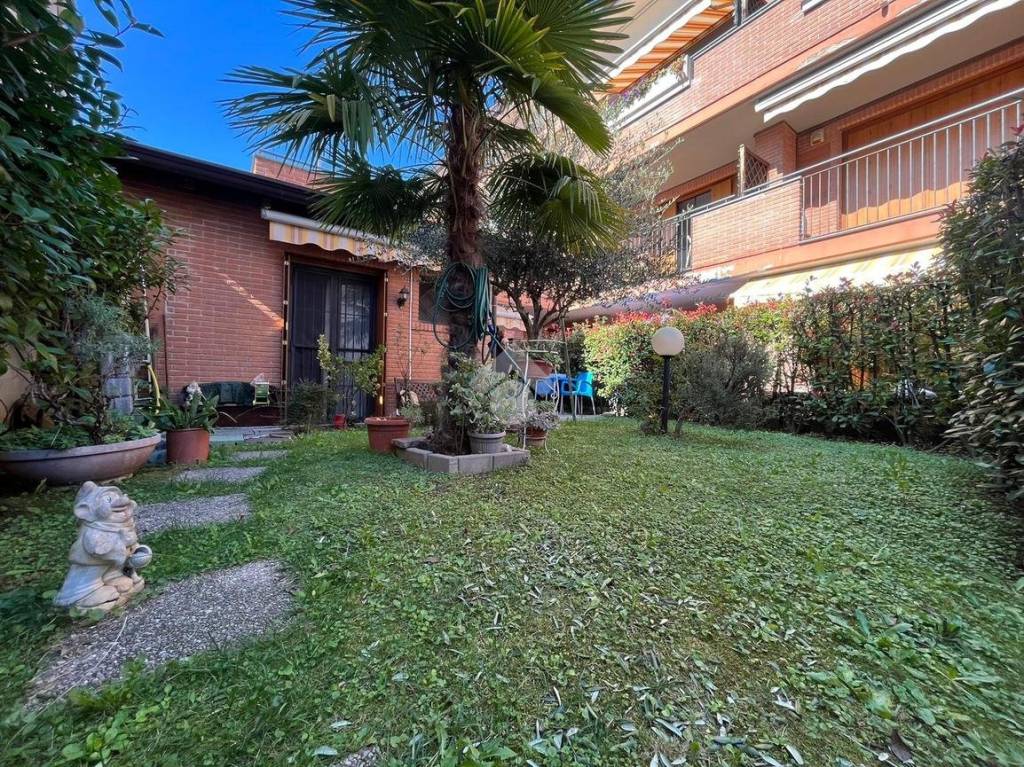 Appartamento in vendita a Giussano via Cantore General Antonio, 9