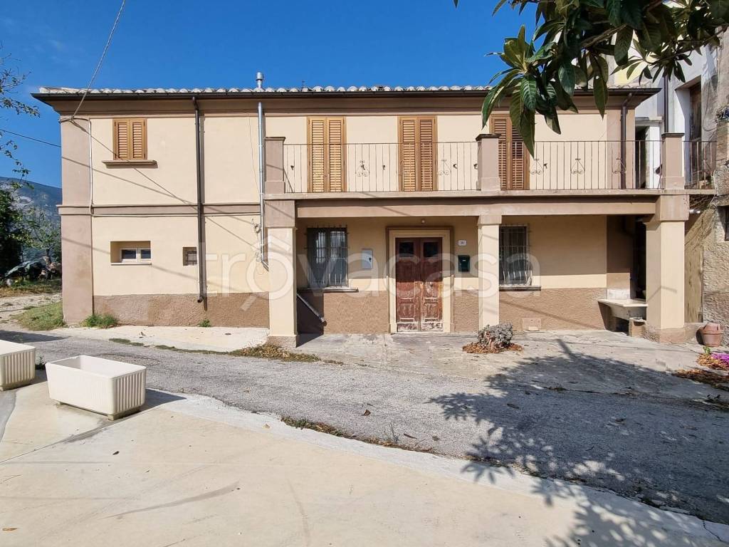 Casa Indipendente in vendita a Civitella Casanova contrada Fontebruna