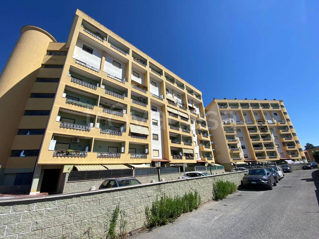 Appartamento in vendita a Pomezia via Carlo Poma, 5