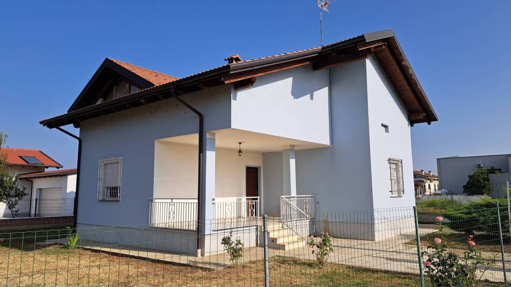 Casa Indipendente in vendita a Tronzano Vercellese via Alighieri, 7