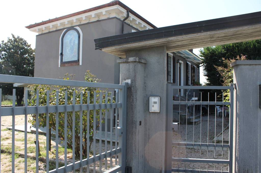 Villa Bifamiliare in vendita a Casale Monferrato strada Vecchia per Vercelli