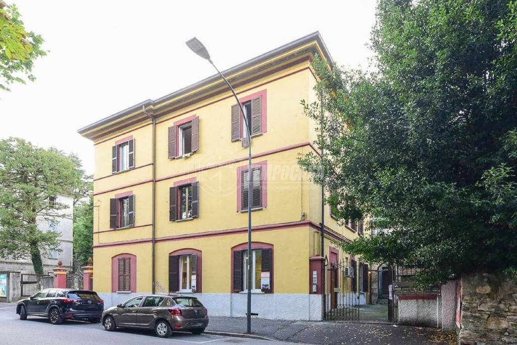 Appartamento in vendita a Erba corso Bartesaghi