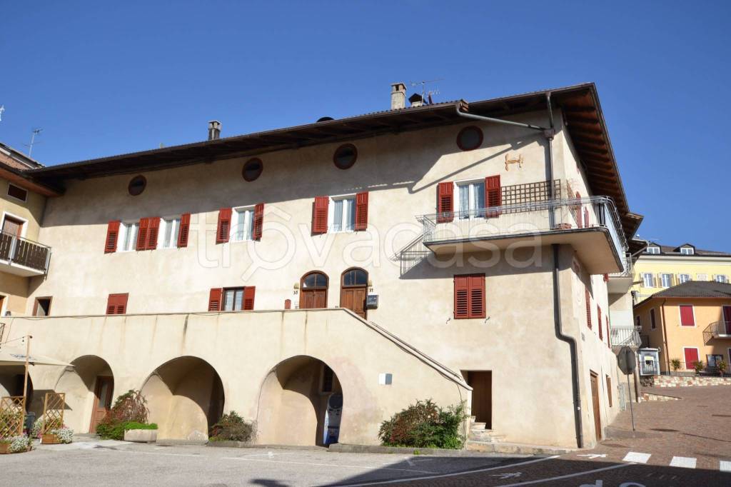 Appartamento in vendita a Sarnonico piazza Santa Maria, 4