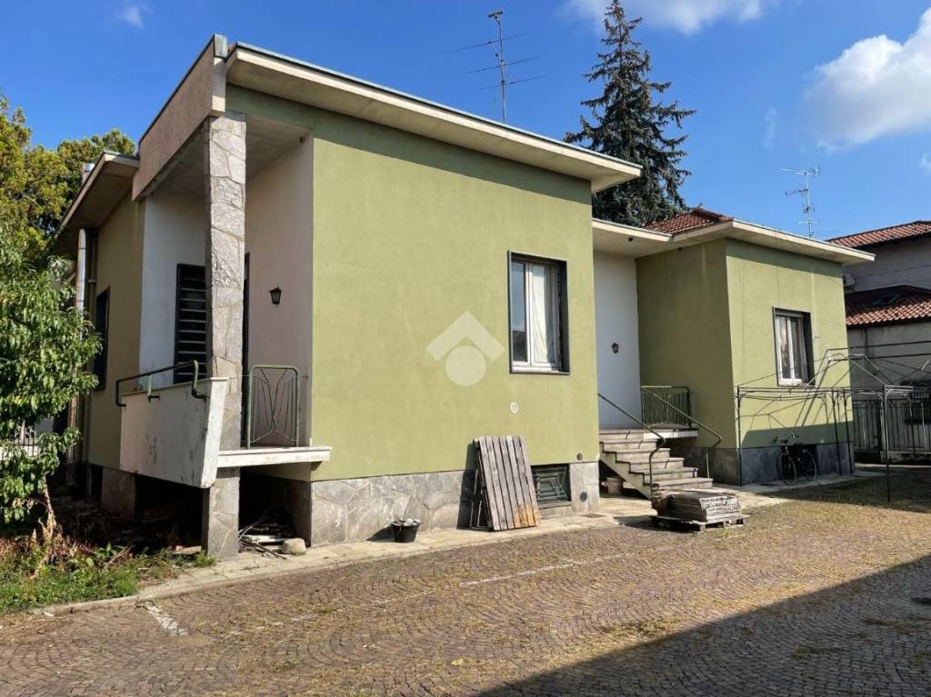 Villa in vendita a Cardano al Campo via crenna, 15