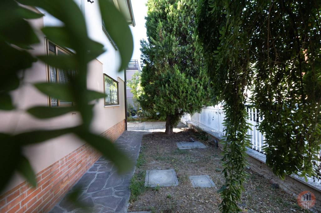 Villa in vendita a Ravenna via Abruzzo