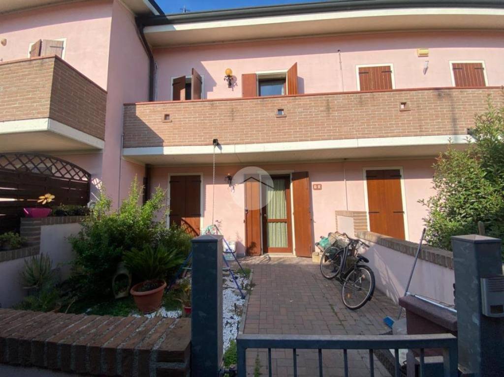 Villa a Schiera in vendita a Borgo Virgilio via Ippolito Nievo, 1