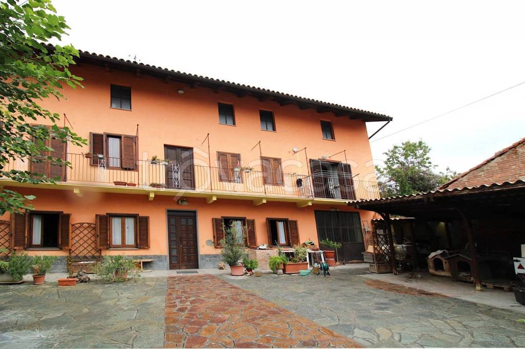Villa in vendita a Castellinaldo d'Alba castellinaldo