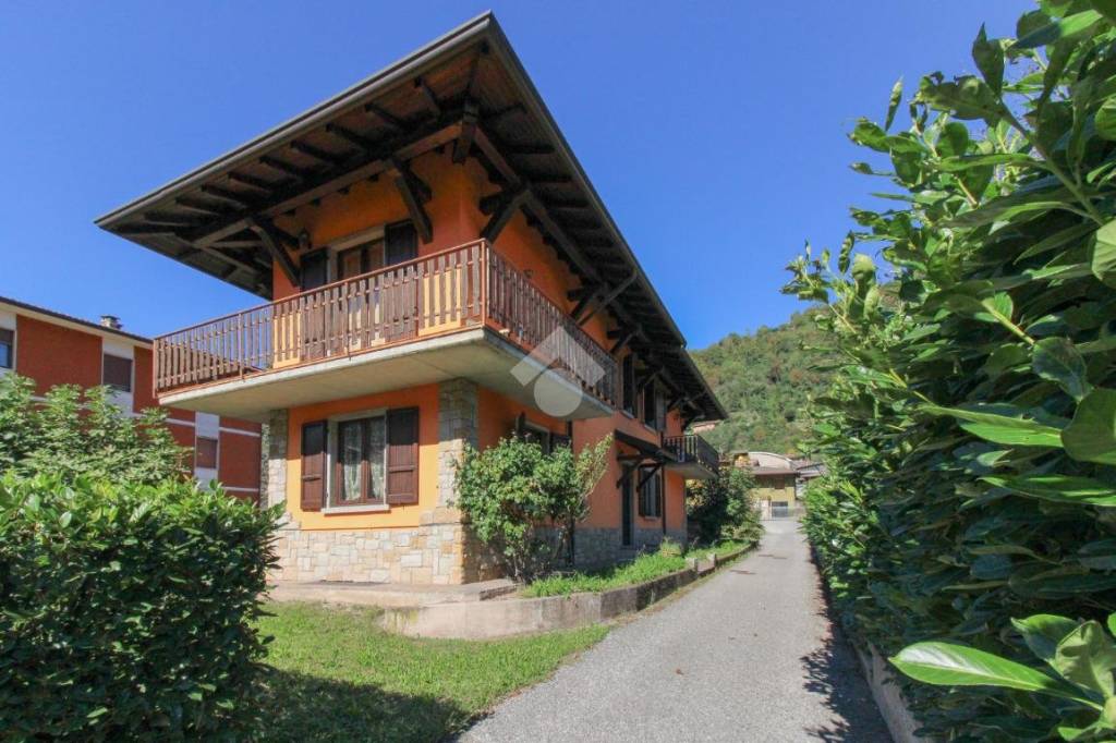 Villa in vendita a Vestone via Capparola Sopra