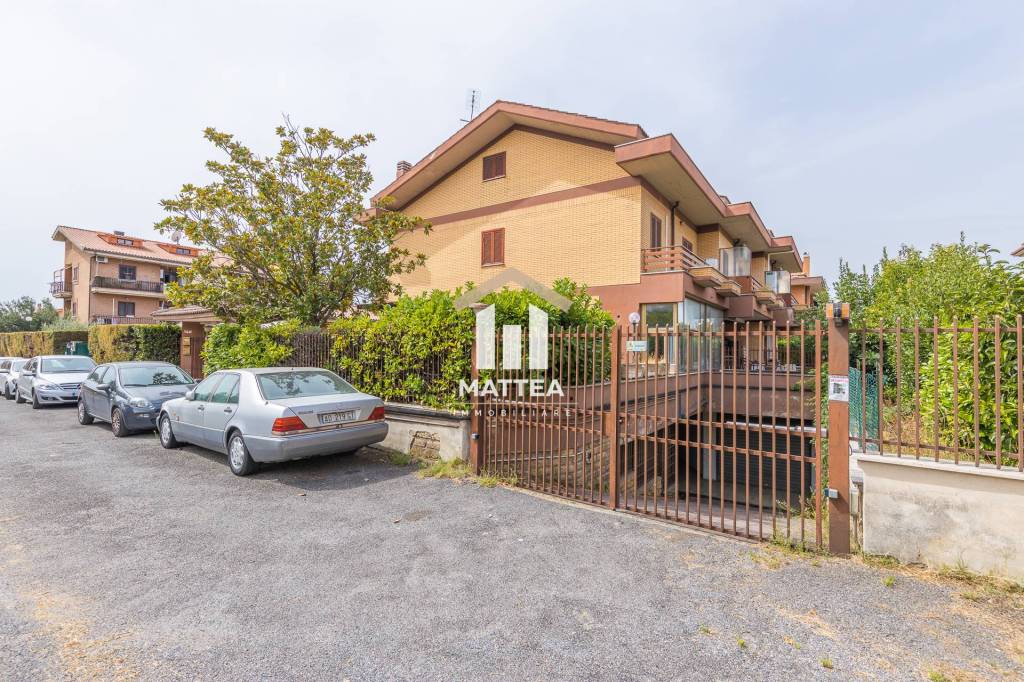 Villa Bifamiliare in vendita a Roma via delle Vigne di Morena, 14