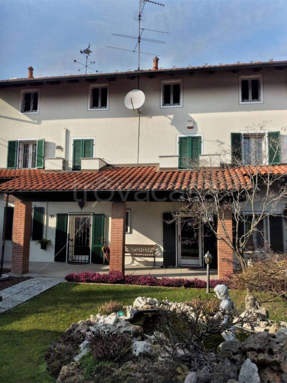Villa in vendita a Borgolavezzaro via Roncaglioni s.n.c