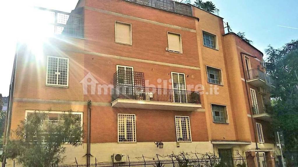 Appartamento in vendita a Roma via Vulci, 13