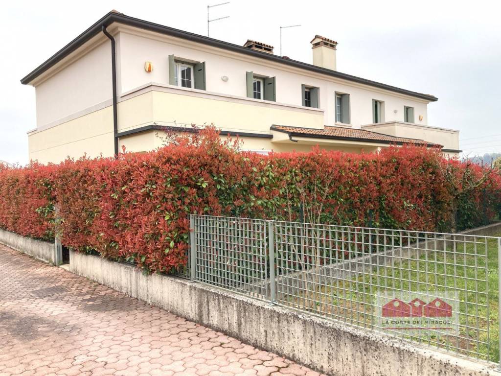 Villa Bifamiliare in affitto a Vicenza via Biron