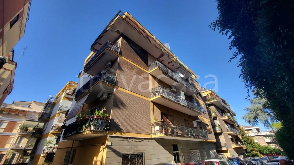 Appartamento in vendita a Roma viale Isacco Newton, 110