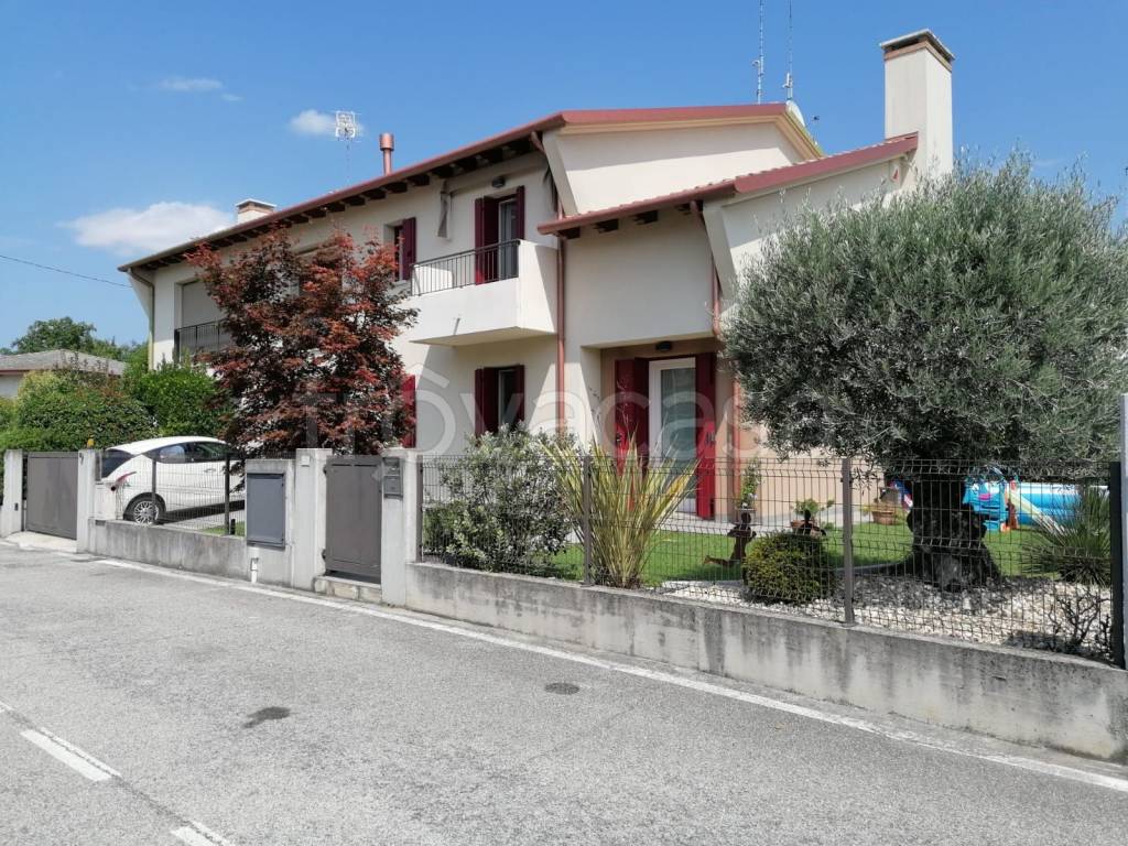 Villa a Schiera in in vendita da privato a Morgano via Luigi Zambianchi, 3