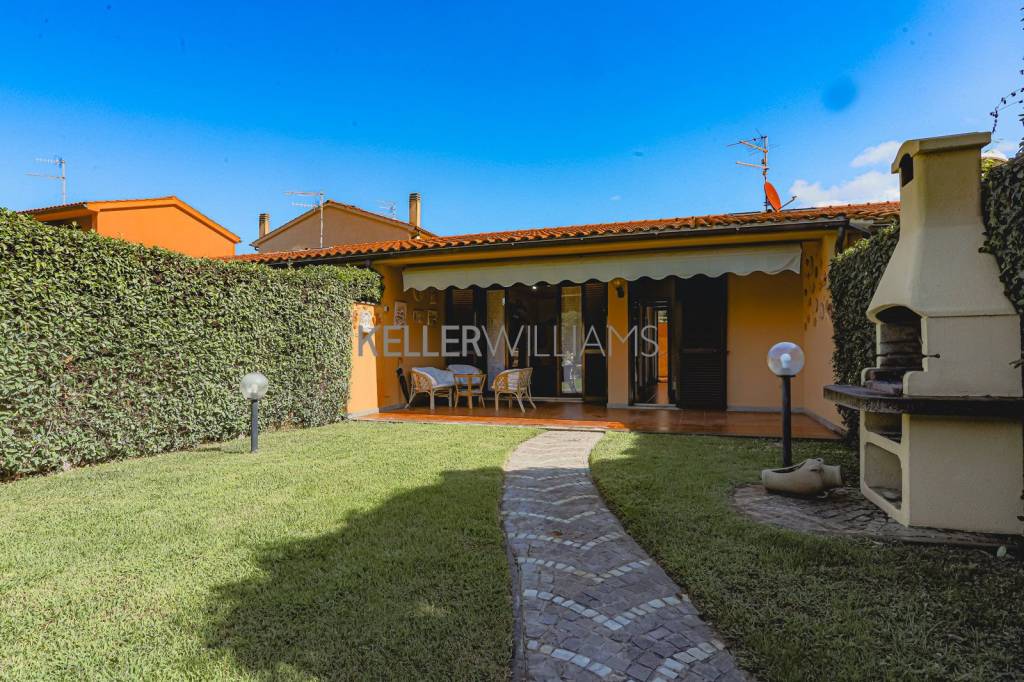 Villa a Schiera in vendita a Montalto di Castro località Torre di Maremma