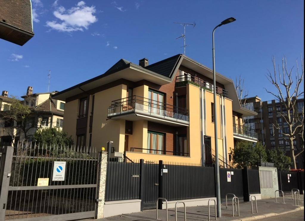 Villa Bifamiliare in vendita a Milano