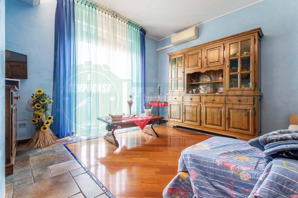 Villa Bifamiliare in vendita a Olgiate Olona via Adamello