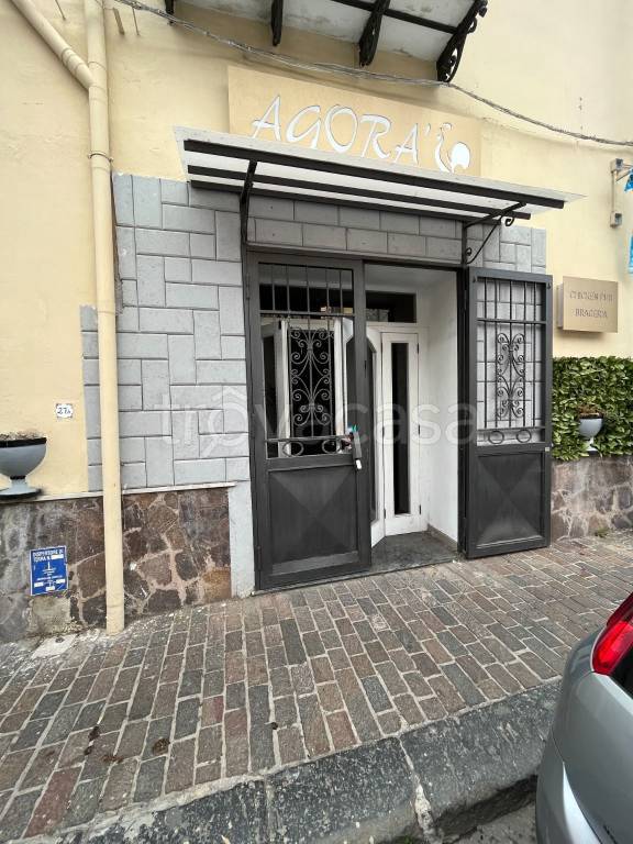 Negozio in affitto a Pozzuoli via Antonio Maria Gaspare Sacchini