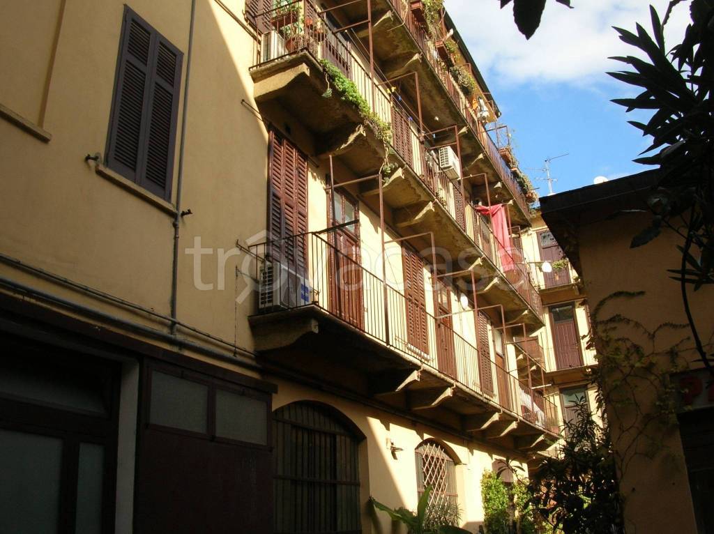 Appartamento in vendita a Milano via Pastrengo, 12