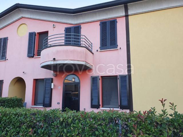 Villa a Schiera in vendita a Occhiobello via delle Istituzioni, 19L
