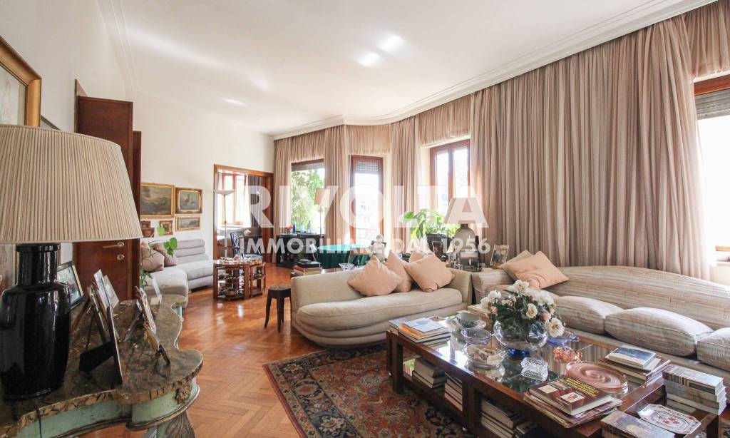 Appartamento in vendita a Roma via Giuseppe Mangili