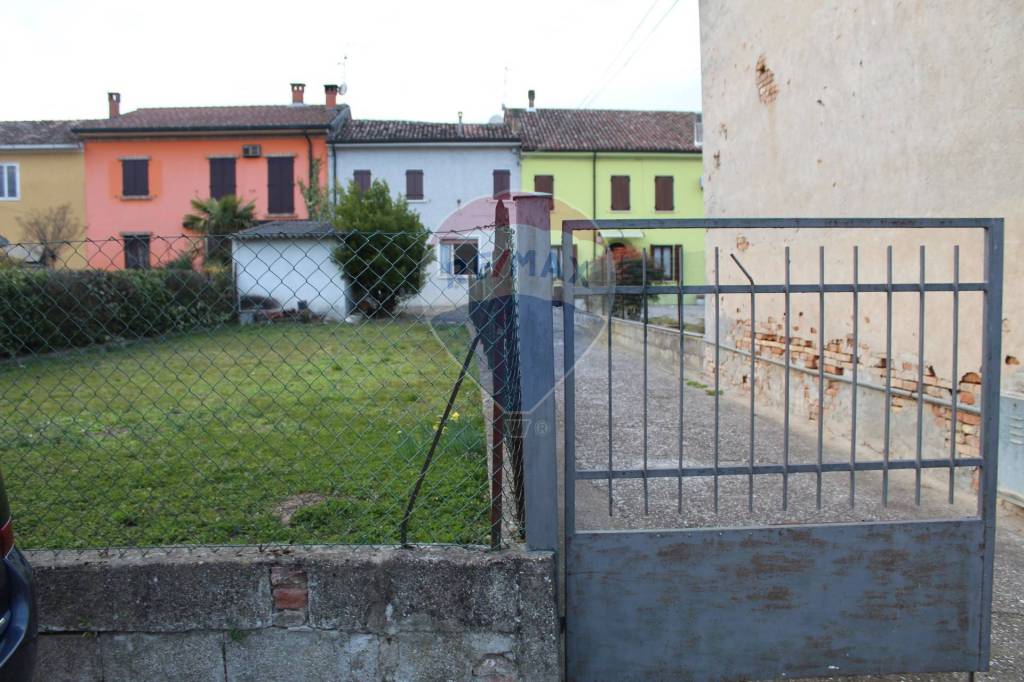 Casa Indipendente in vendita a Gazzuolo via Pomara, 66