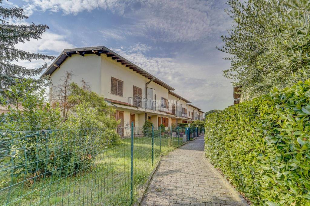 Villa a Schiera in vendita a Cassano Magnago via marinetti 3