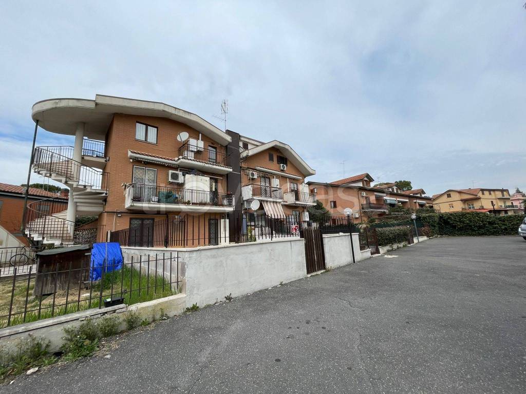 Appartamento in vendita a Sant'Angelo Romano via Palombarese, 11/b