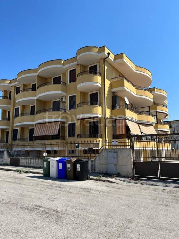 Appartamento in vendita a Mondragone via Landi s.n.c