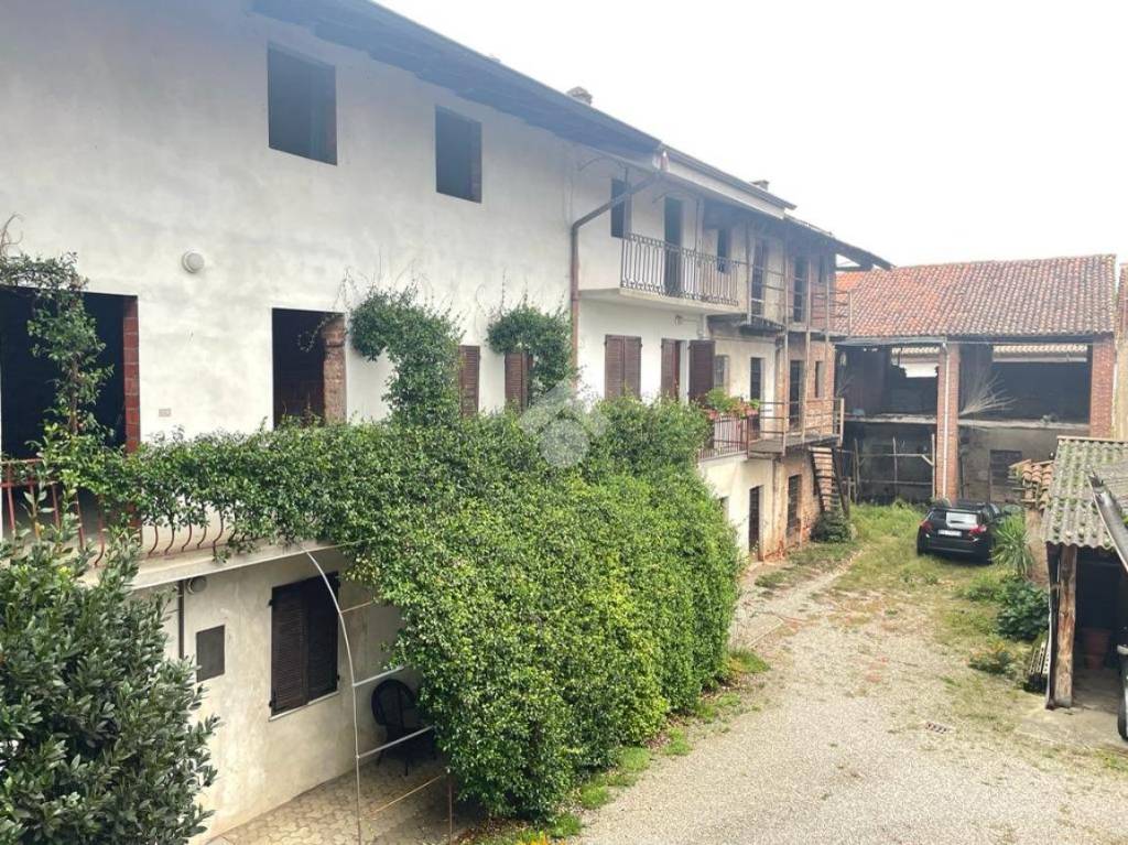 Casa Indipendente in vendita a Vaprio d'Agogna via Cesare Battisti, 18